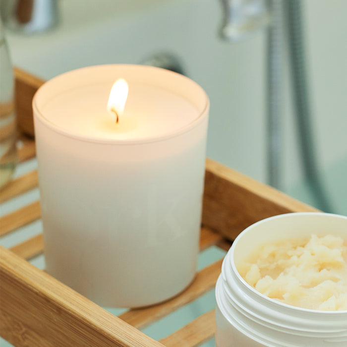 Candle - Black Spice & Cedar 220g - Limited Edition